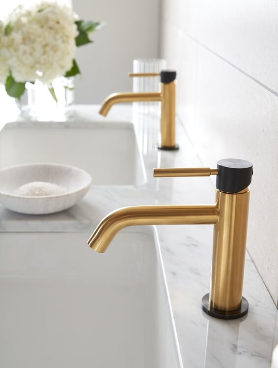 vado-individual-knurled-x-fusion-brushed-gold-slimline-mono-basin-mixer-from-interiora-newlyn_1_orig
